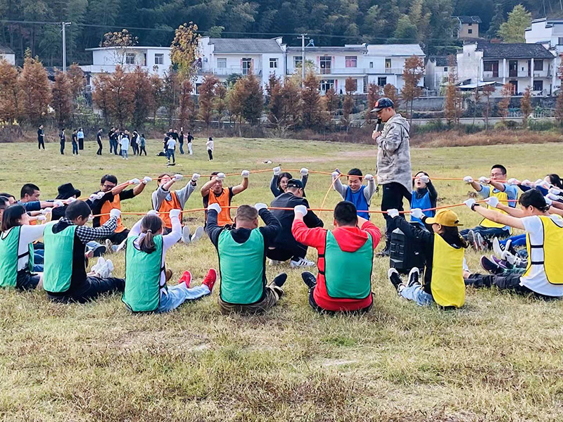 不忘初心、繼續(xù)前行、同心同行、勇攀高峰——屯溪城建投公司開展“不忘初心、牢記使命”主題教育素質(zhì)拓展訓(xùn)練