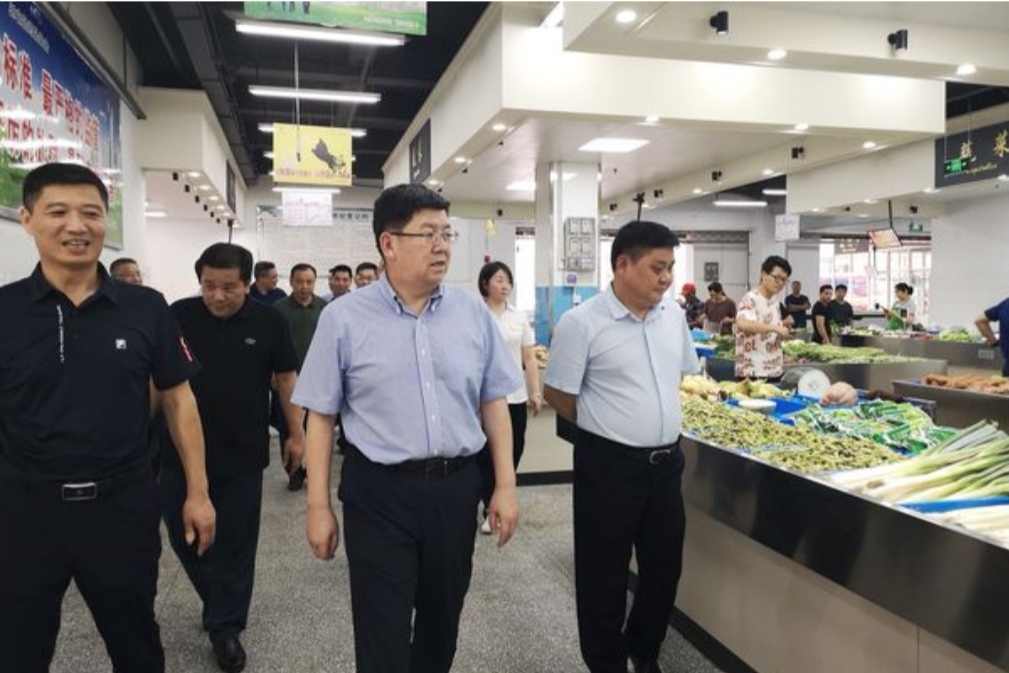 市委書記任澤鋒率隊赴屯溪區(qū)調(diào)研中心城區(qū)菜市場改造、食品安全工作