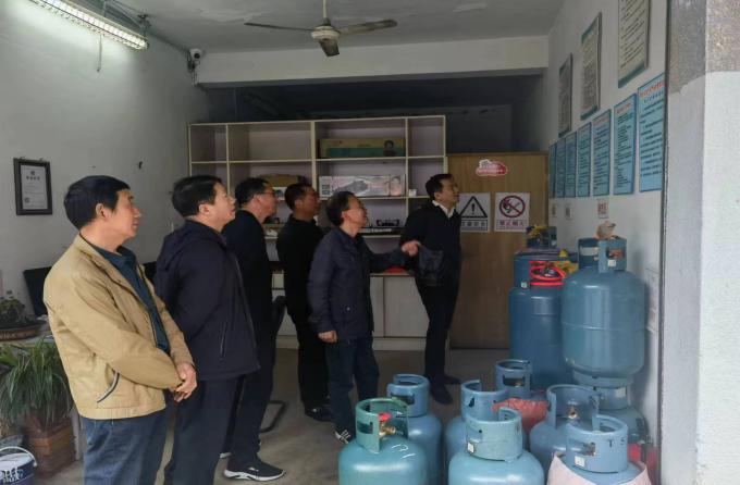 區(qū)國投集團總經理邵楠一行至液化氣公司開展節(jié)前安全生產檢查