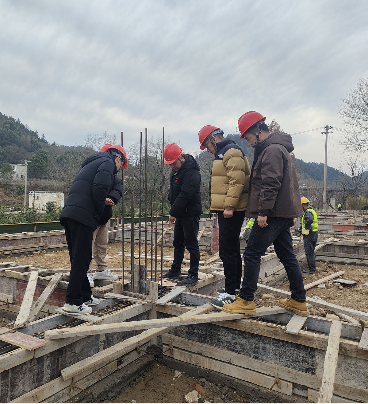 黨建引領進工地，支部聯(lián)動促發(fā)展