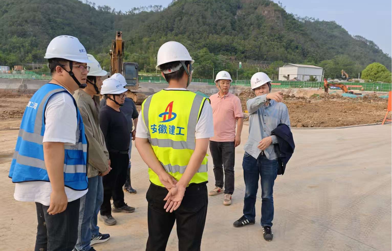 堅(jiān)守一線保進(jìn)度 嚴(yán)密巡查護(hù)安全——城建投公司“五一”期間全力護(hù)航工程項(xiàng)目建設(shè)?