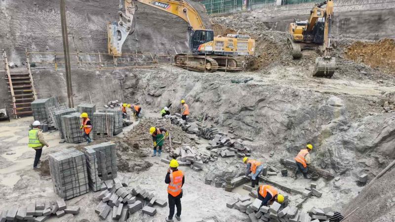 新春?jiǎn)⑿驅(qū)嵏蓨^進(jìn)——屯溪城建投公司全力推進(jìn)項(xiàng)目復(fù)工復(fù)產(chǎn)